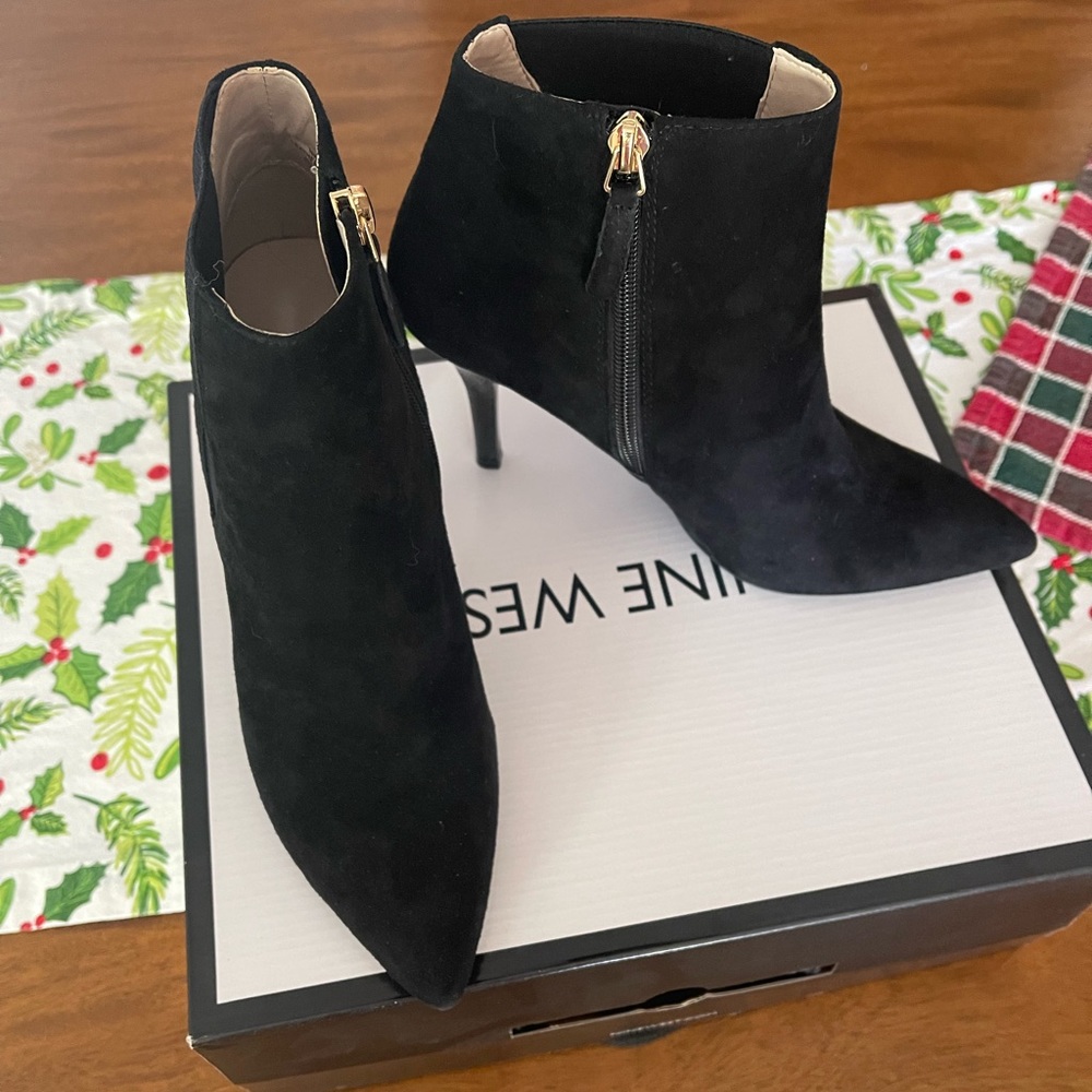 Nine West Front 9x9 suede leather booties